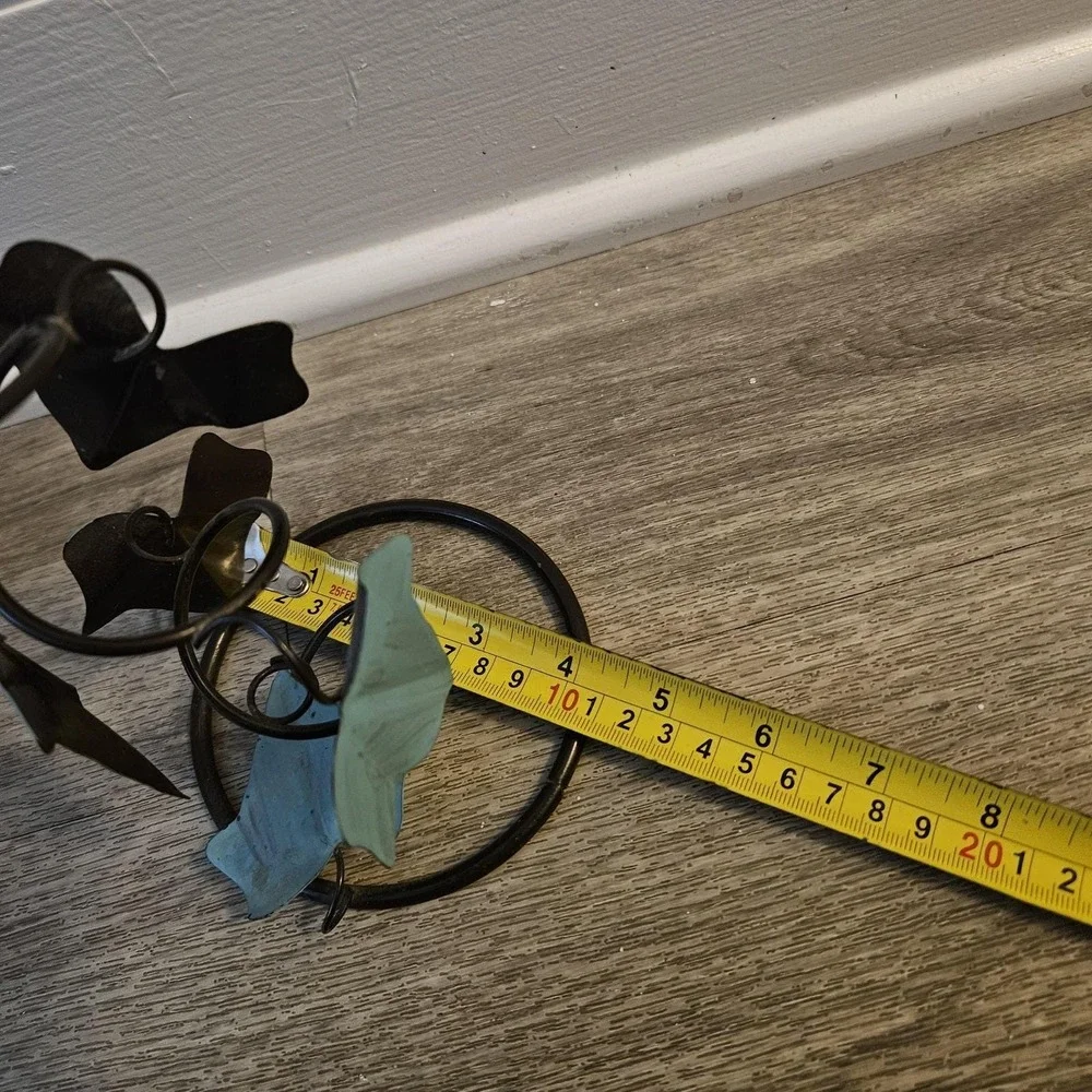 Vintage metal ivy leaf vase stand/holder